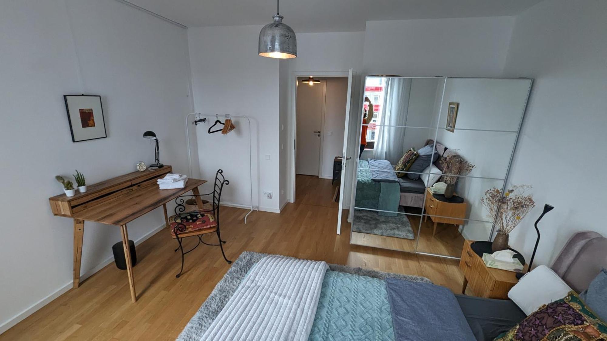 Either Private 2B2B Or Shared 1B1B, Luxury, Bright, Spacious Berlin Rum bild